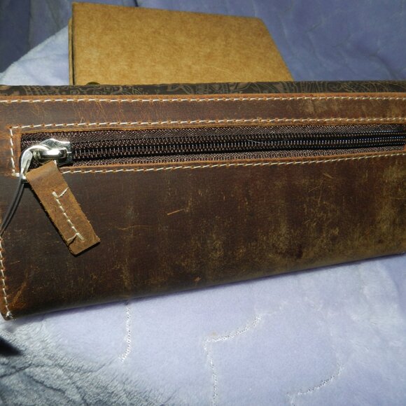 NEW AMERICAN BISON TOOLED GENUINE LEATHER  BROWN WALLET WOMENS🆕🏃🏻💨🚚 - Picture 10 of 14